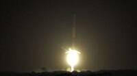 视频: SpaceX的猎鹰9号发射升空后成功着陆