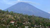 巴厘岛阿贡火山活动减少后戒备状态降低